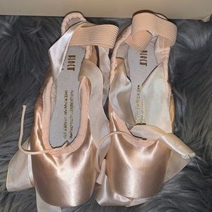NIB Bloch Elegance pointe shoes ✨🌟